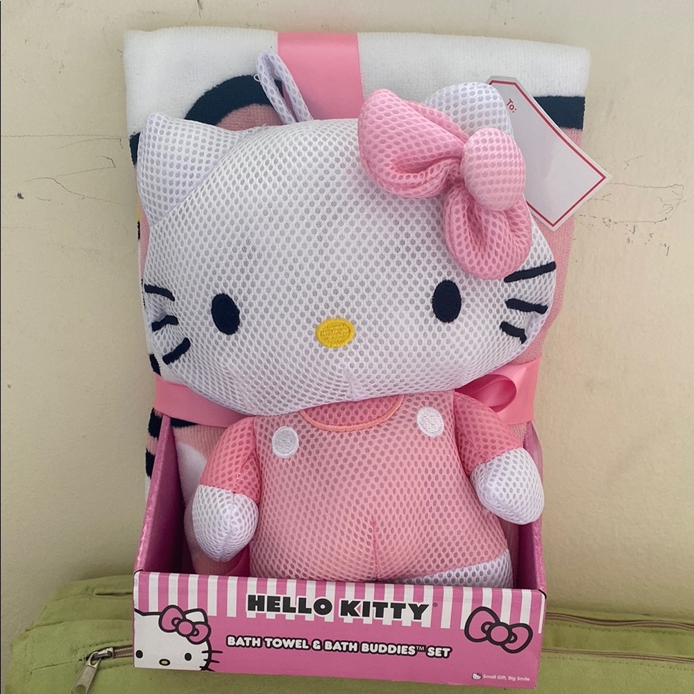 Hello Kitty Bath Towel and Bath Buddies Set
